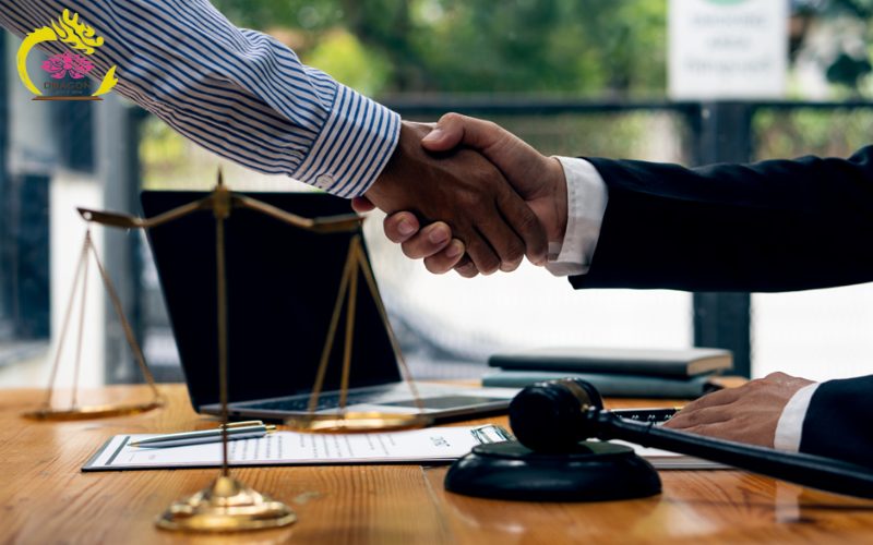 chi phí thuê luật sư khởi kiện 