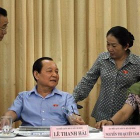 Giảng viên làm luật sư: Lo ‘chân trong, chân ngoài’