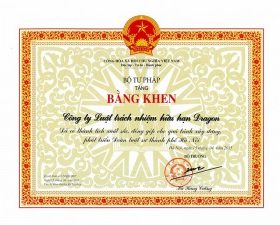Văn phòng luật sư Dragon đón nhận bằng khen Bộ tư pháp cuối năm 2015