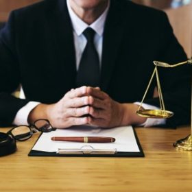 Thông tư 05/2021/TT-BTP hướng dẫn một số điều và biện pháp thi hành Luật luật sư cũng như Nghị định