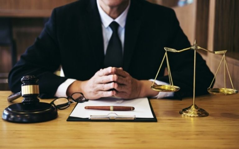Thông tư 05/2021/TT-BTP hướng dẫn một số điều và biện pháp thi hành Luật luật sư cũng như Nghị định