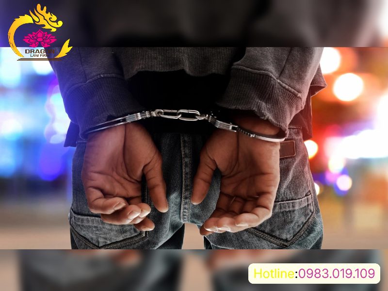 Có nên nhờ luật sư khi người nhà đang bị tạm giam không?