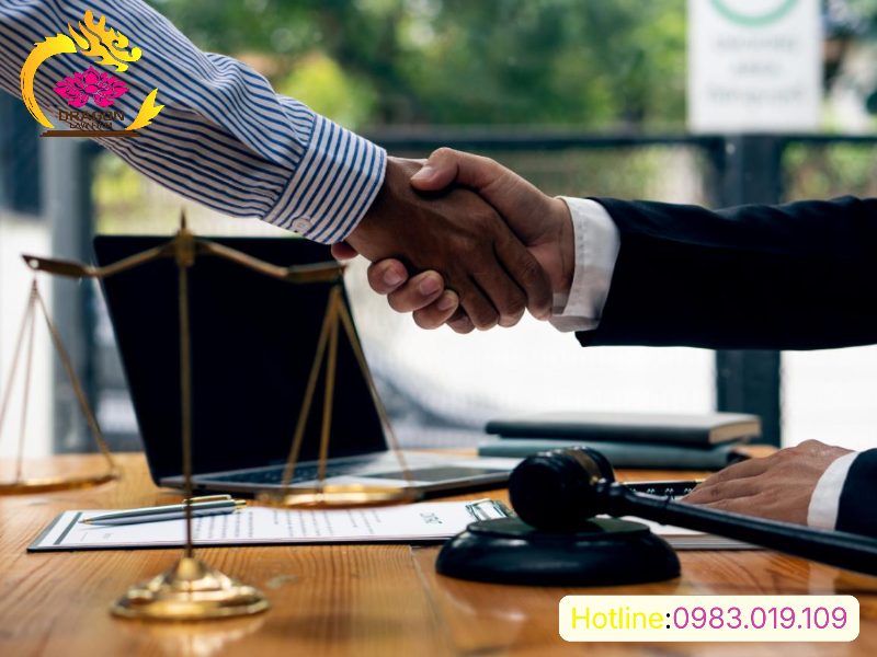 Gia đình có được tìm luật sư giỏi cho bị can không? Quyền hợp pháp nhiều người chưa biết tìm luật sư giỏi