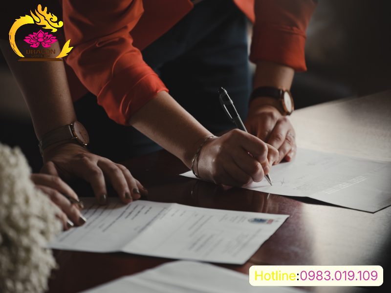 Gia đình có được tìm luật sư giỏi cho bị can không? Quyền hợp pháp nhiều người chưa biết tìm luật sư giỏi