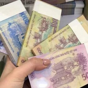 Đổi tiền lì xì Tết COI CHỪNG tiền mất, tật mang