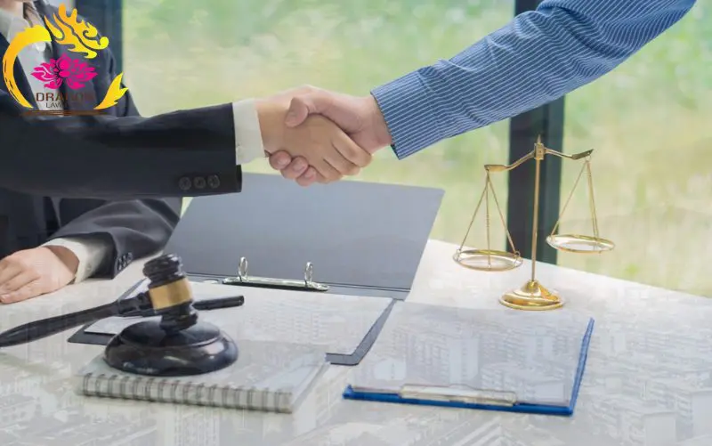 Chi phí thuê Luật sư bào chữa khởi kiện là bao nhiêu?