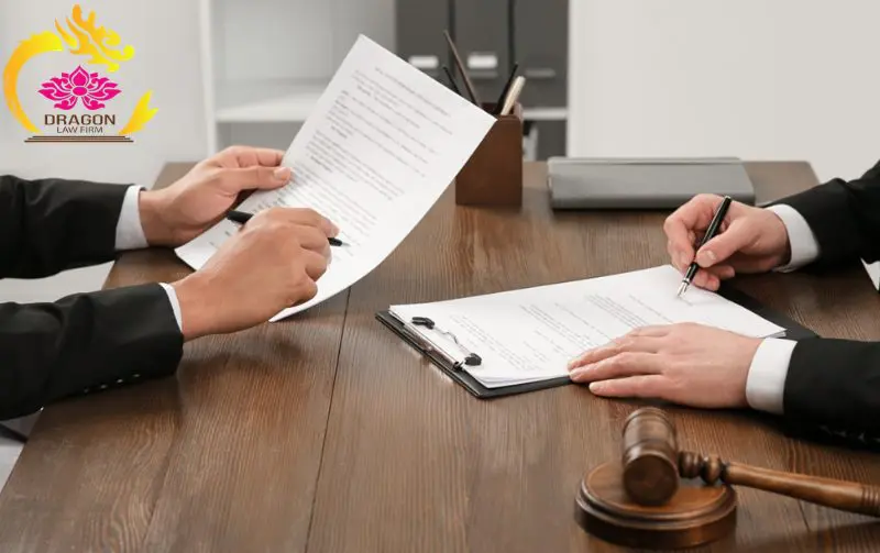 Chi phí thuê Luật sư bào chữa khởi kiện là bao nhiêu?