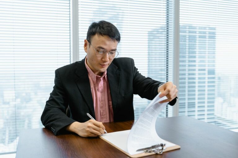 Khiếu nại quyết định hành chính 2026: thủ tục, thời hiệu và thẩm quyền mới
