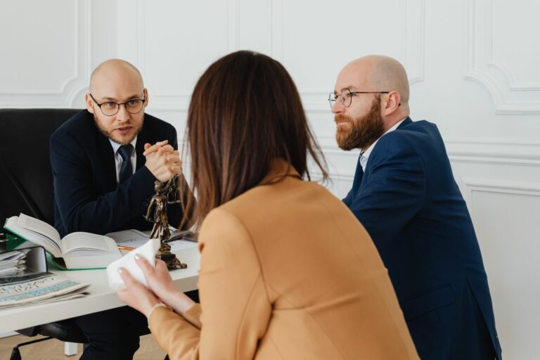 Tư vấn luật miễn phí 2026: Ai được hỗ trợ, nộp hồ sơ ở đâu và gọi cho ai